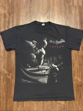 Batman Arkham city men’s medium T-shirt 2011